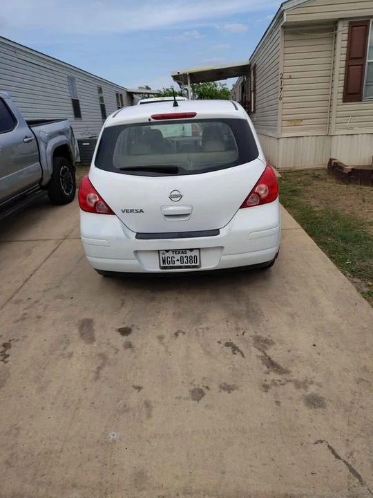 2008 Nissan Versa - Image 4 of 5
