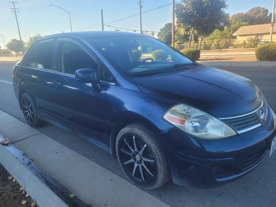 2008 Nissan Versa - Image 2 of 6