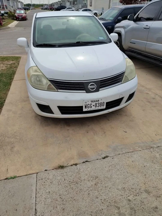 2008 Nissan Versa - Image 4 of 5