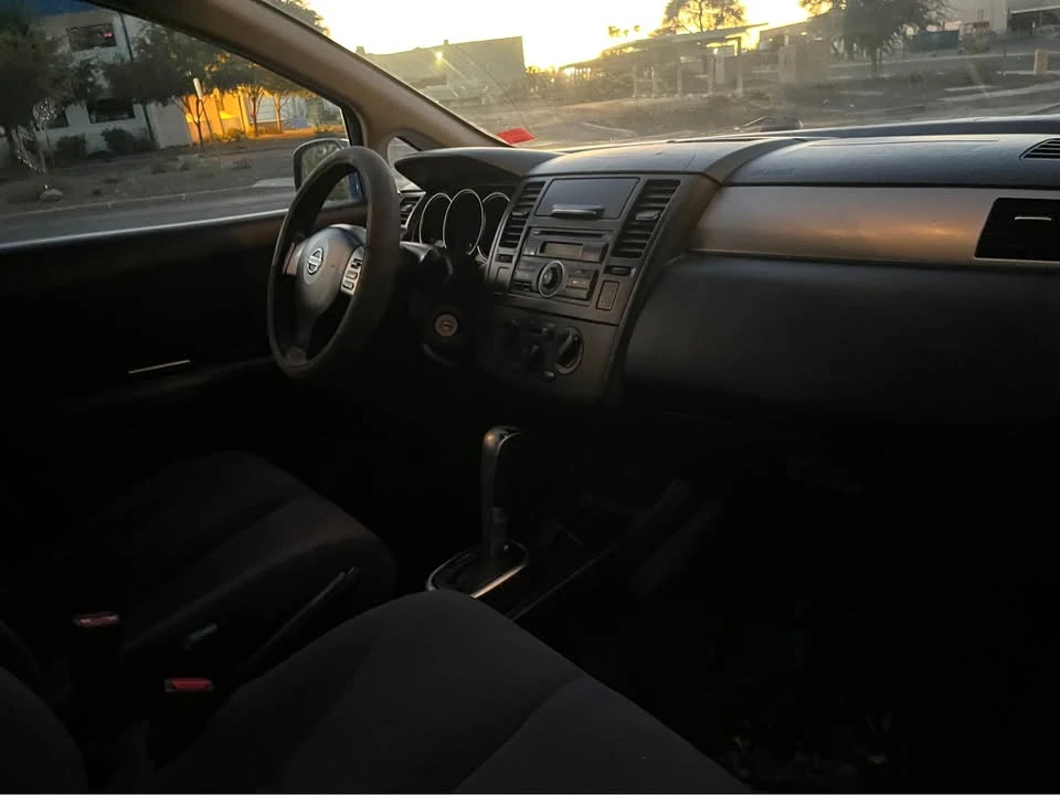 2008 Nissan Versa - Image 5 of 8
