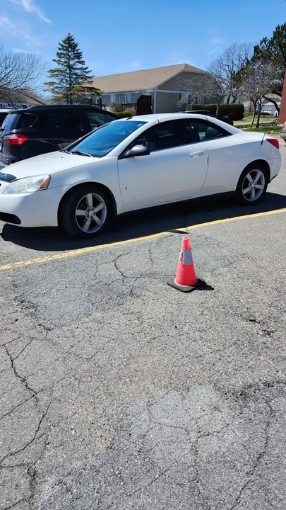 2008 Pontiac G6 - Image 2 of 10
