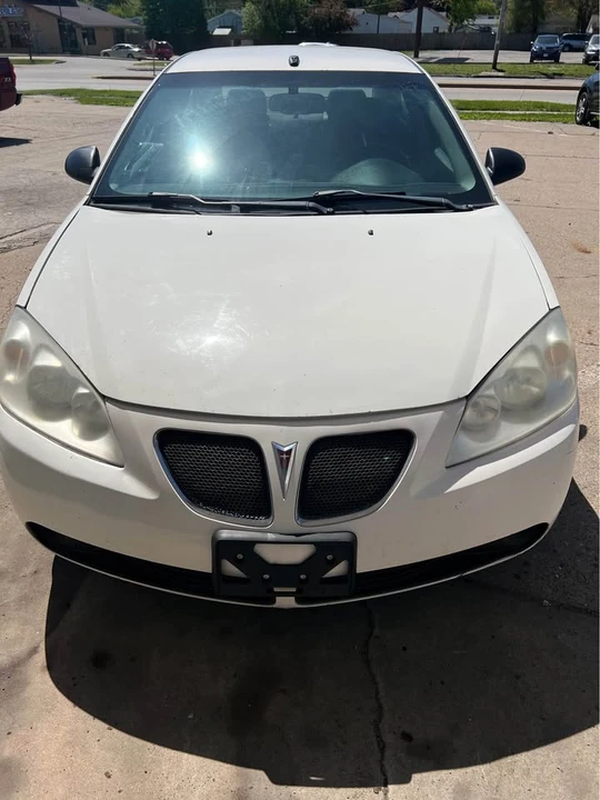 2008 Pontiac G6 - Image 2 of 5
