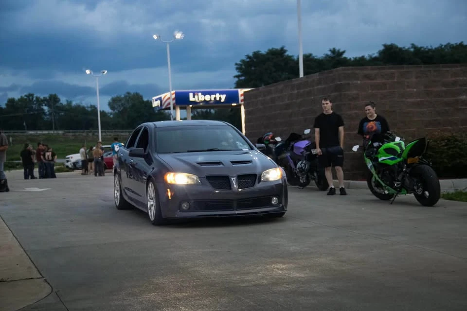 2008 Pontiac G8 - Image 2 of 10