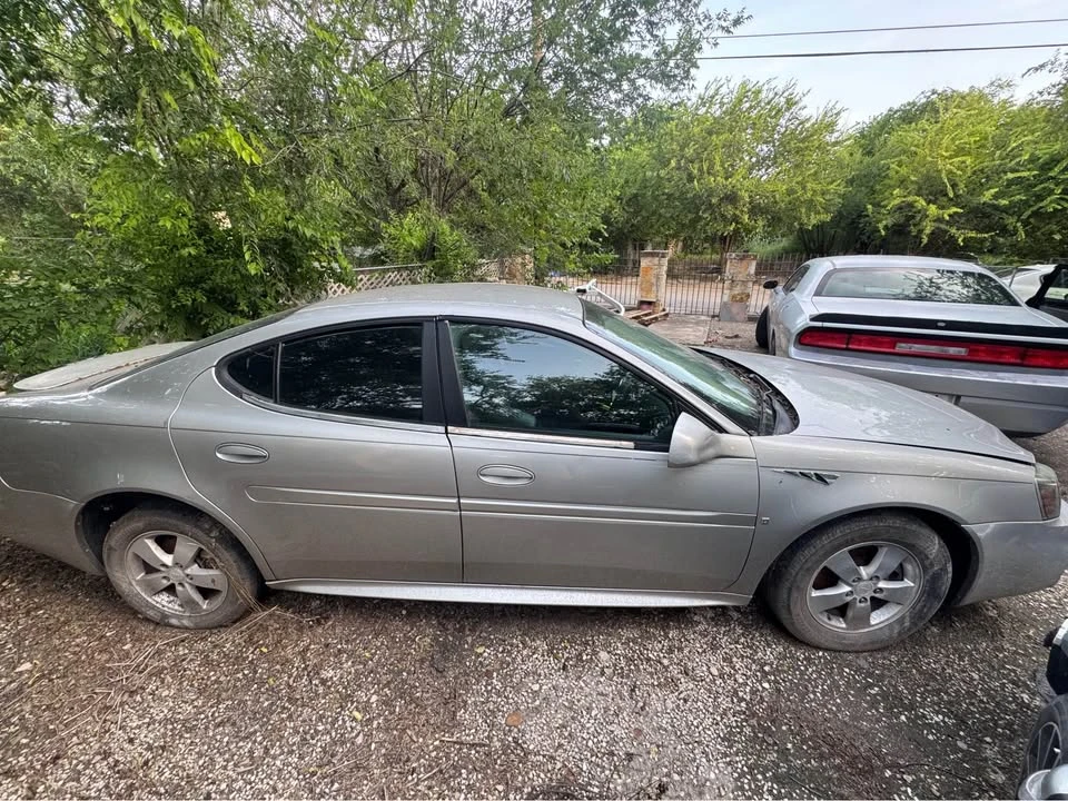 2008 Pontiac Grand Prix 3rd+ Gen - Image 2 of 7