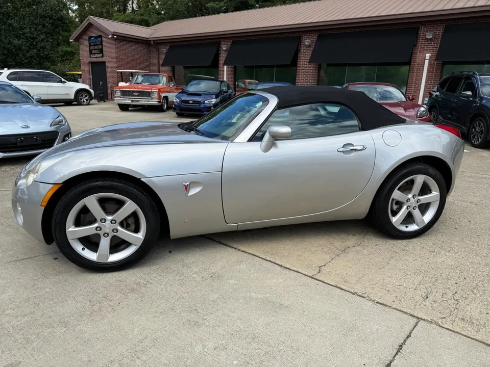 2008 Pontiac Solstice - Image 2 of 11