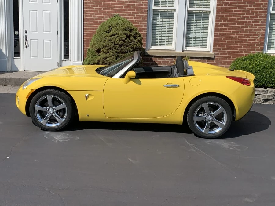2008 Pontiac Solstice - Image 2 of 10