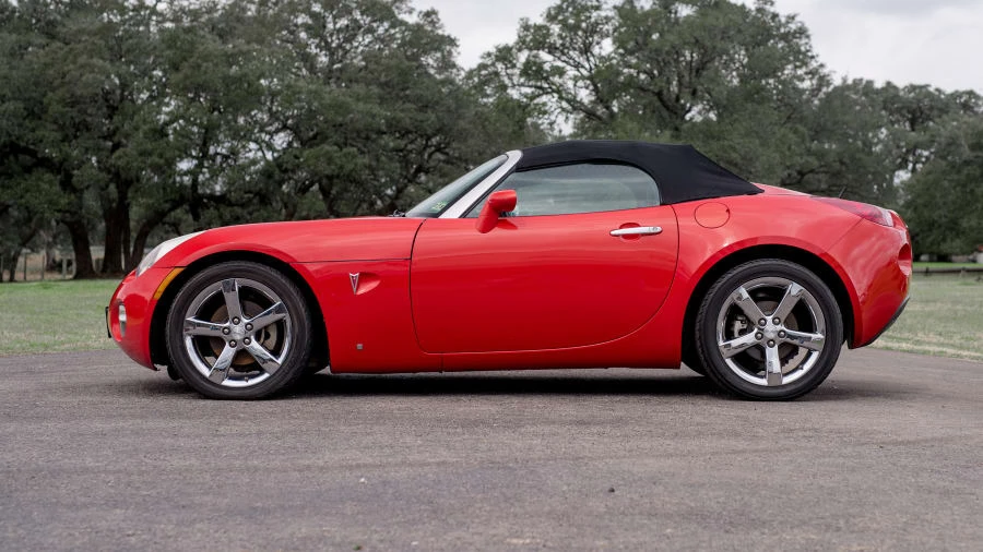2008 Pontiac Solstice - Image 2 of 12