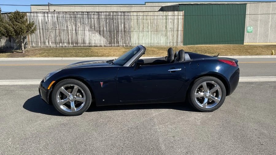 2008 Pontiac Solstice - Image 2 of 11