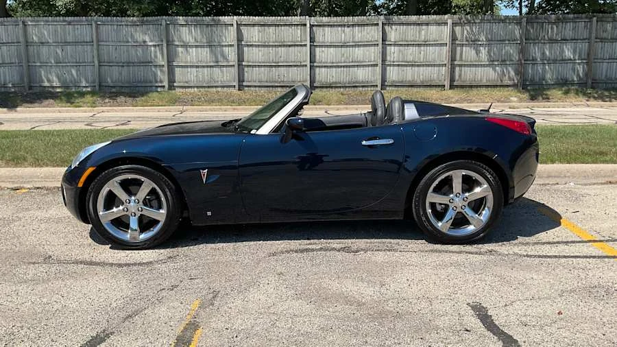 2008 Pontiac Solstice - Image 2 of 11