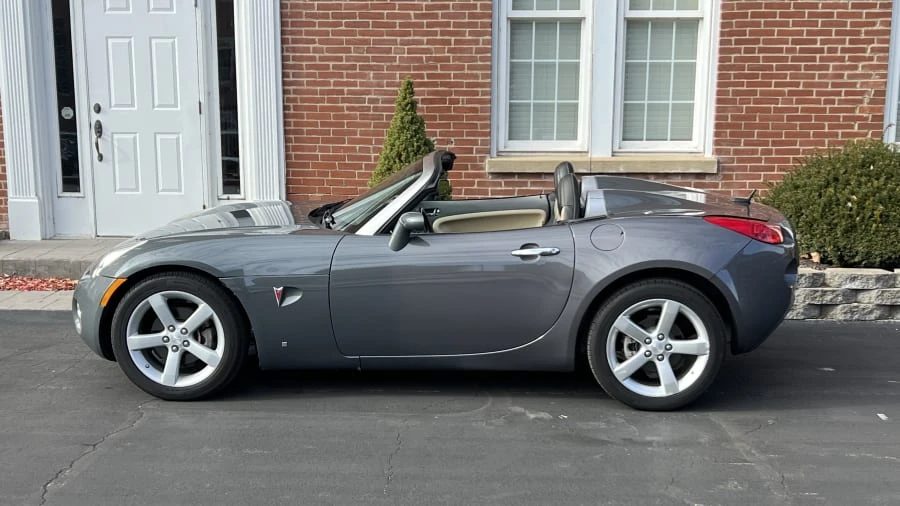 2008 Pontiac Solstice - Image 2 of 11