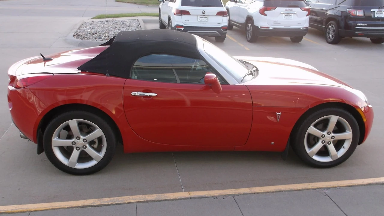 2008 Pontiac Solstice - Image 15 of 16