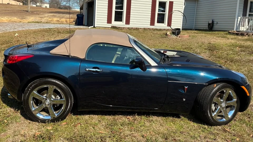 2008 Pontiac Solstice - Image 3 of 10