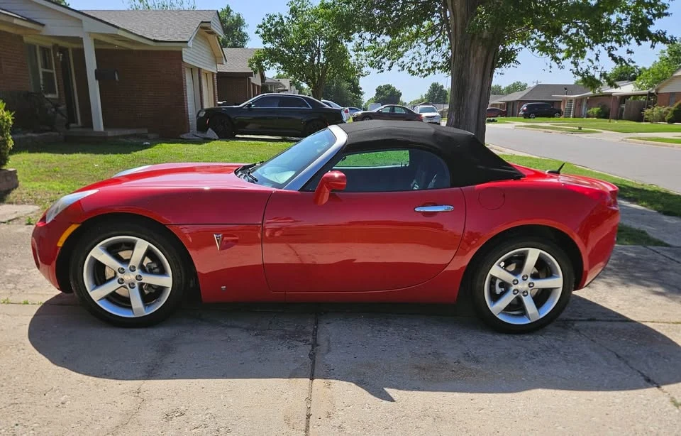 2008 Pontiac Solstice - Image 2 of 12
