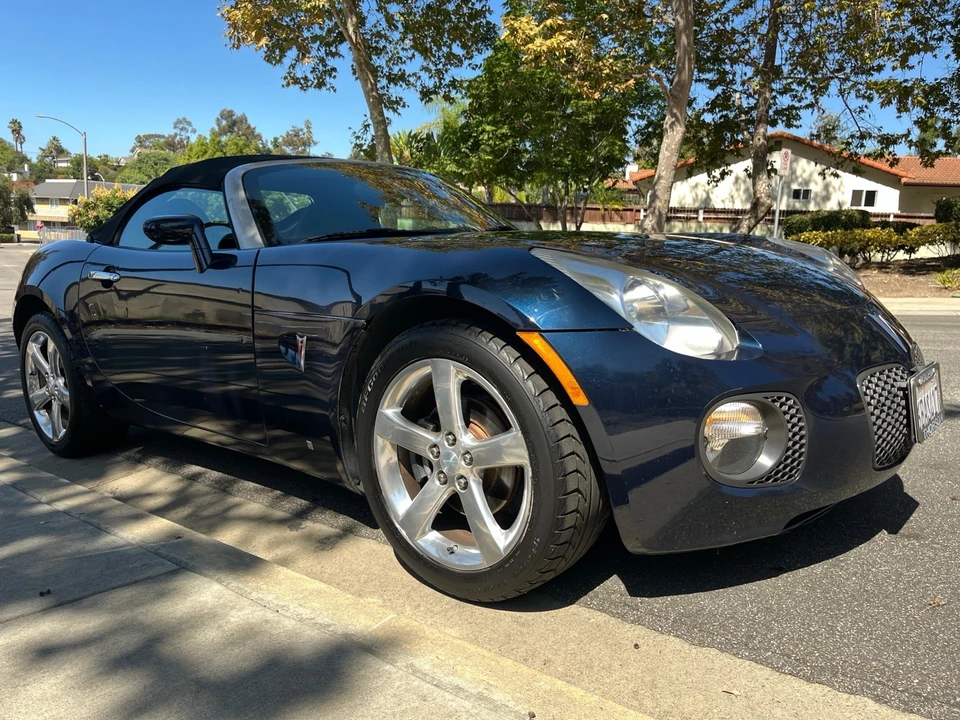 2008 Pontiac Solstice GXP - Image 2 of 10
