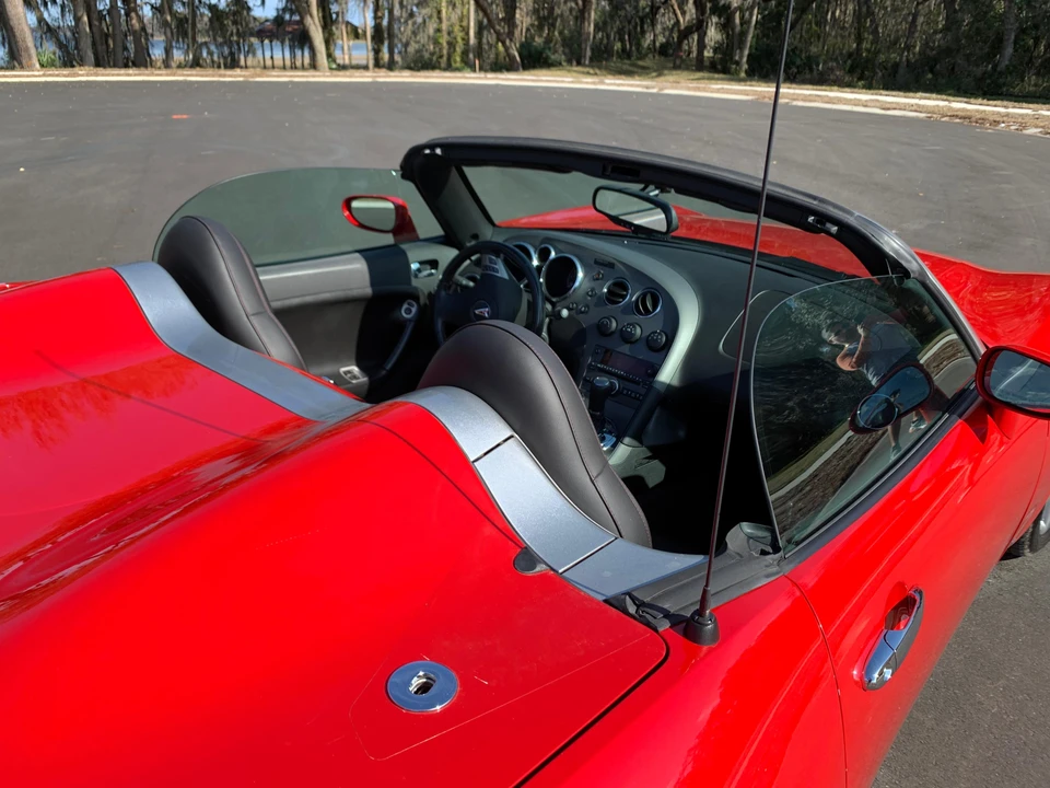 2008 Pontiac Solstice GXP - Image 27 of 31