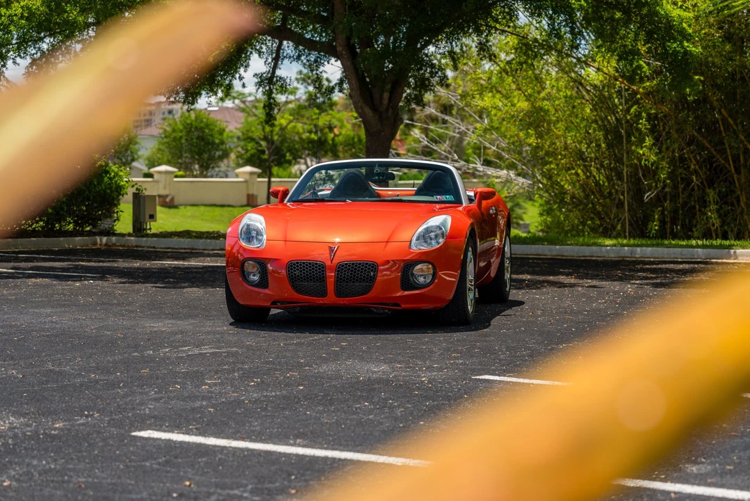 2008 Pontiac Solstice GXP - Image 2 of 31