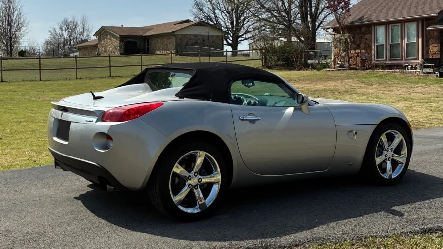 2008 Pontiac Solstice GXP - Image 2 of 11