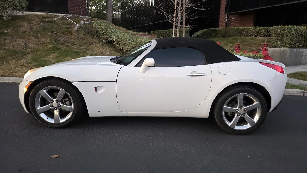 2008 Pontiac Solstice GXP - Image 9 of 21
