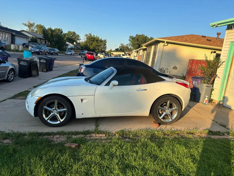 2008 Pontiac Solstice - Image 2 of 3