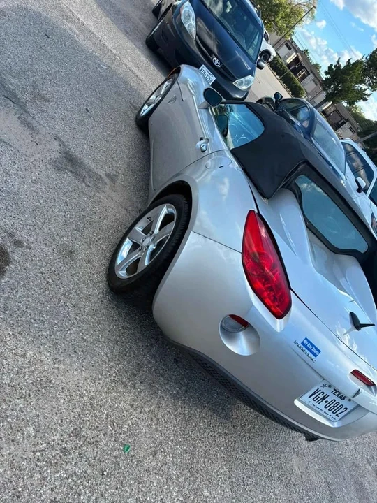 2008 Pontiac Solstice - Image 2 of 8
