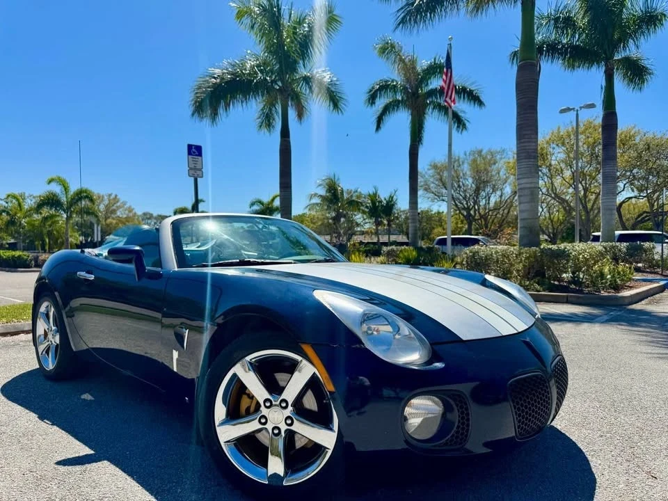2008 Pontiac Solstice - Image 2 of 17