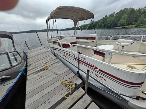 2008 Ponton Bentley 200 fish