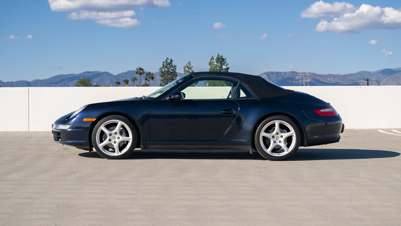 2008 Porsche 997 Carrera 4 - Image 17 of 31
