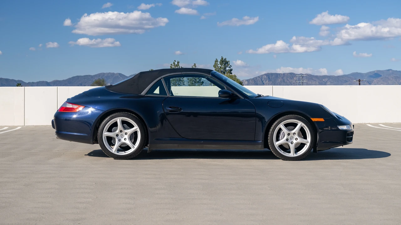 2008 Porsche 997 Carrera 4 - Image 13 of 31