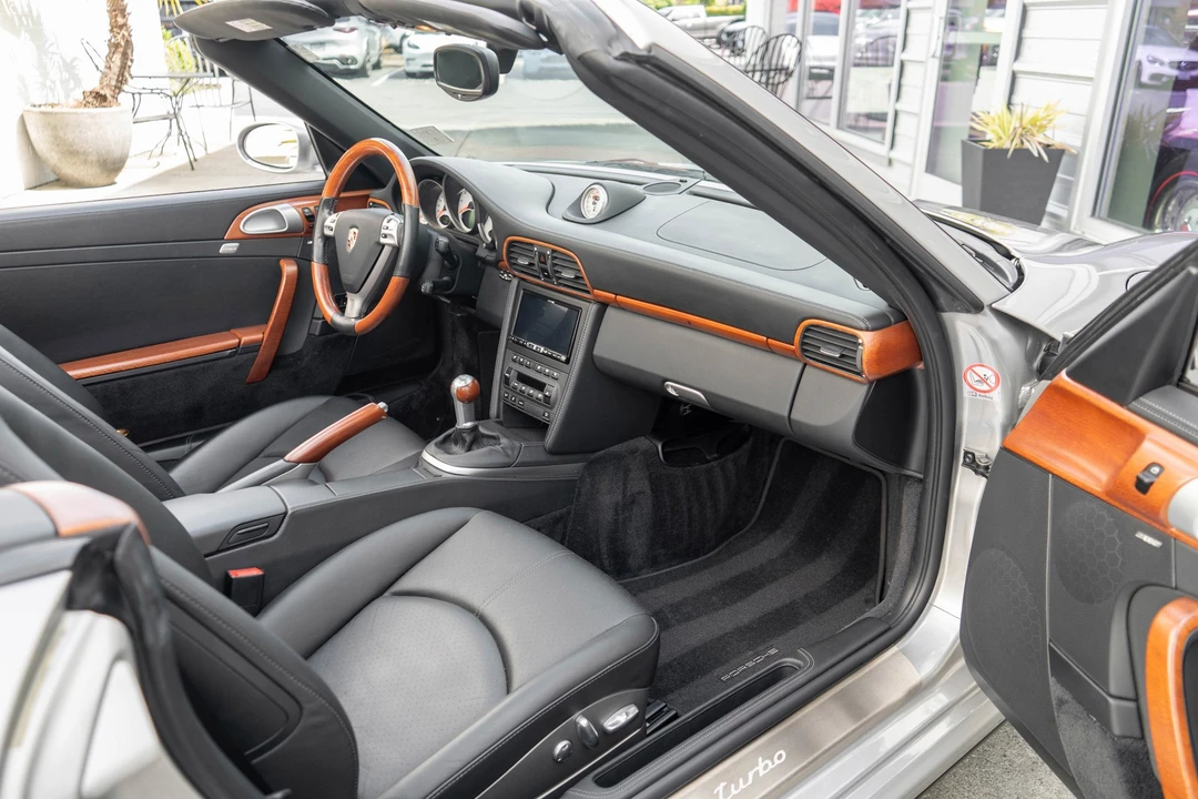 2008 Porsche - Image 25 of 31