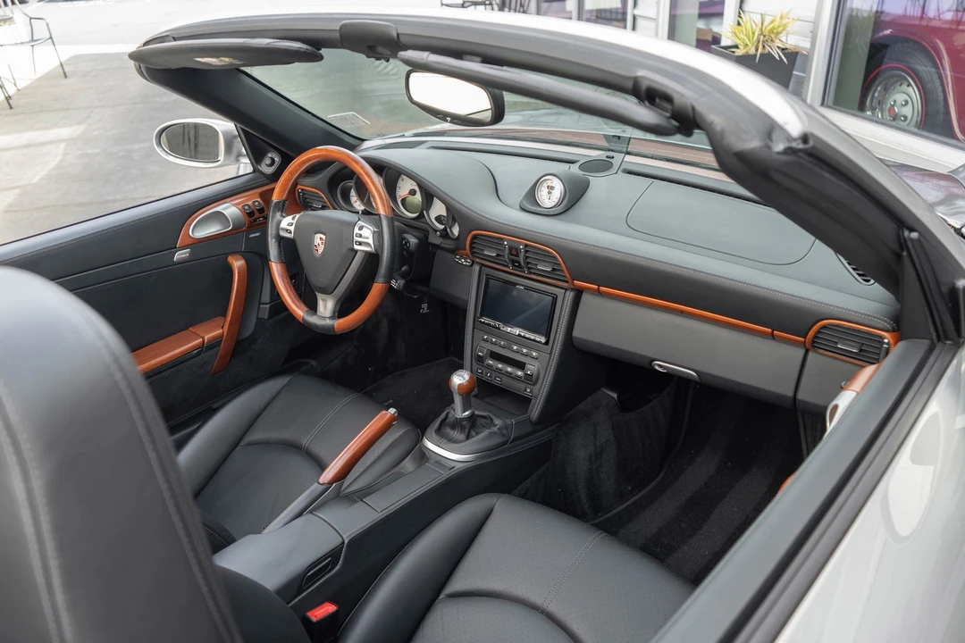 2008 Porsche - Image 23 of 31
