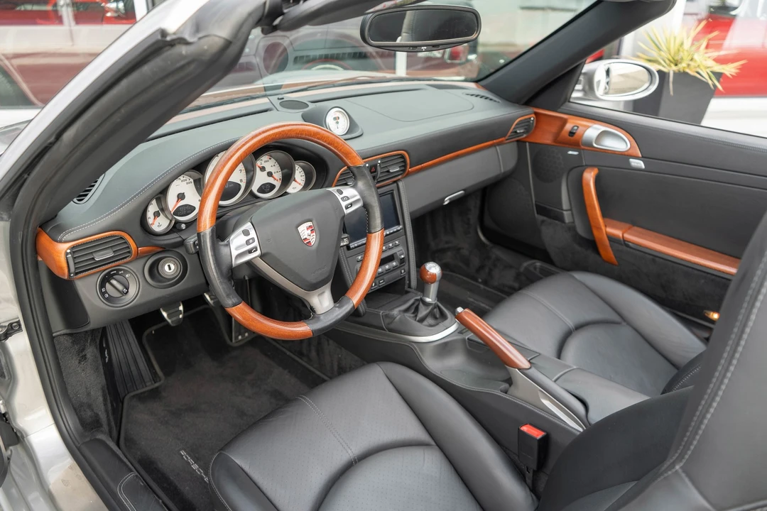 2008 Porsche - Image 9 of 31