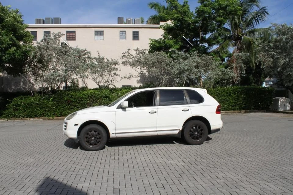 2008 Porsche 955/957 Cayenne - Image 2 of 11