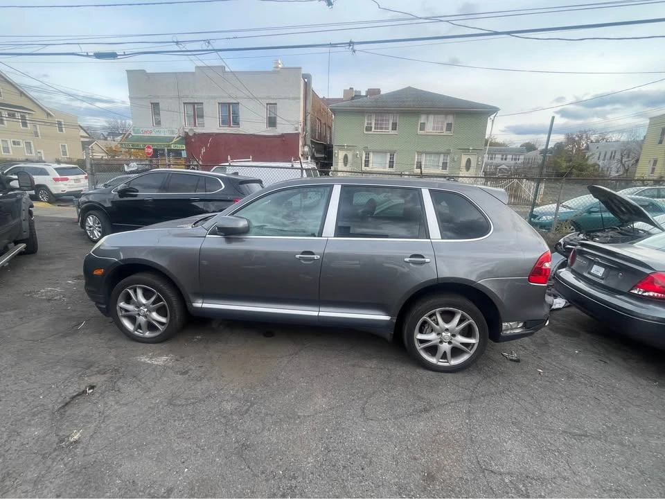 2008 Porsche Cayenne - Image 2 of 7