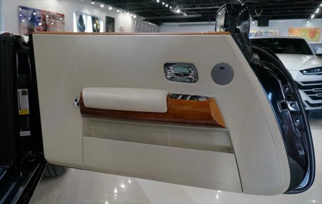 2008 Rolls-Royce Phantom VII - Image 13 of 31