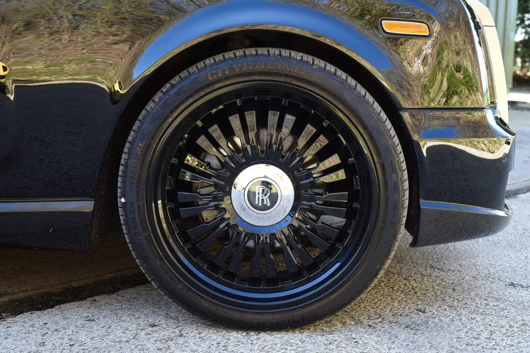 2007 Rolls-Royce Phantom VII - Image 23 of 30