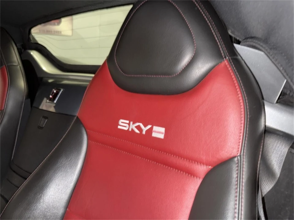 2008 Saturn Sky - Image 19 of 31