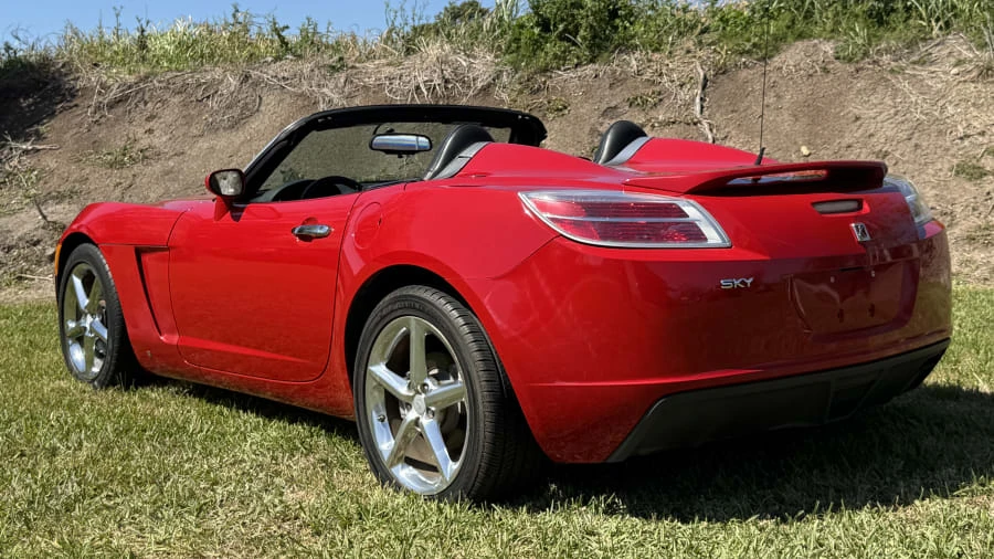 2008 Saturn Sky - Image 17 of 25
