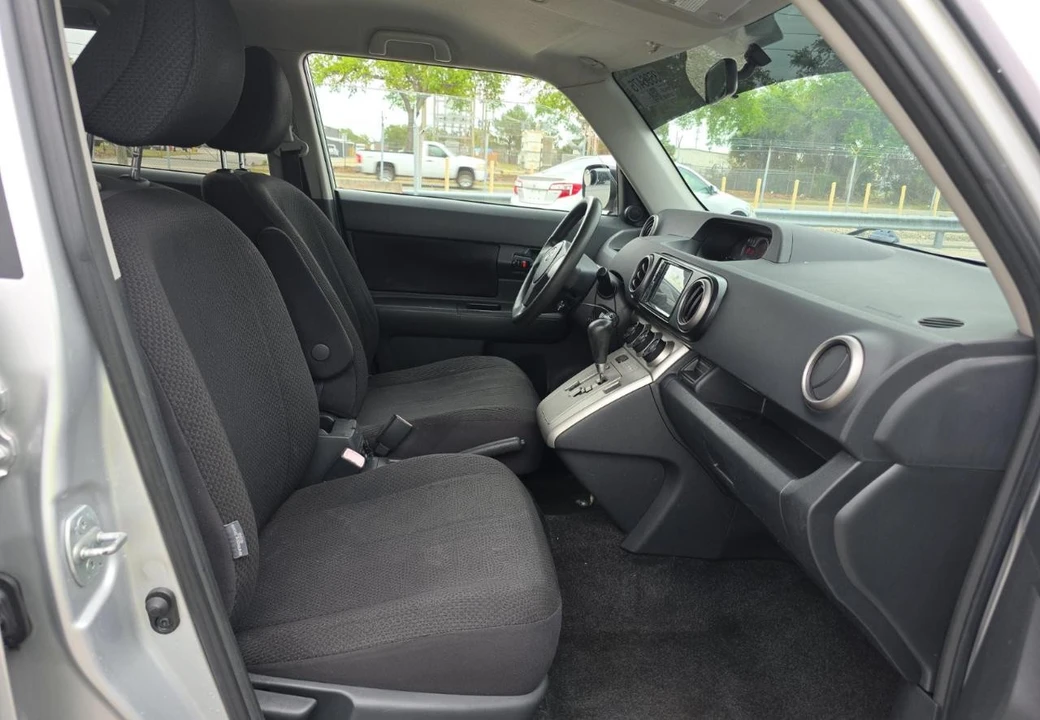 2008 Scion xB - Image 11 of 17