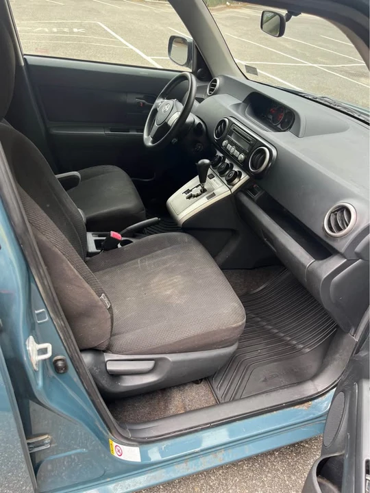 2008 Scion xB - Image 11 of 13