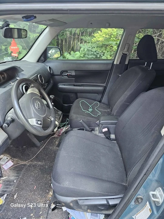 2008 Scion xB - Image 12 of 15