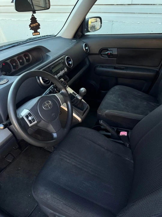 2008 Scion xB - Image 9 of 11