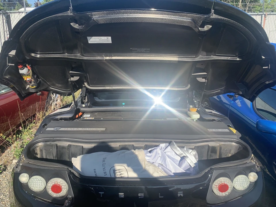 2008 Tesla Roadster - Image 20 of 30