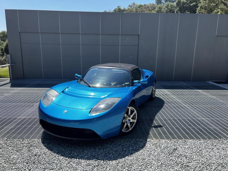 2008 Tesla Roadster - Image 2 of 31