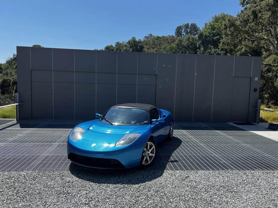 2008 Tesla Roadster - Image 3 of 31