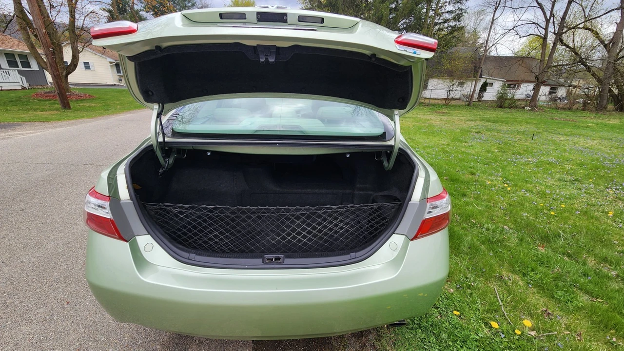 2008 Toyota Camry 6th Gen - Image 3 of 20
