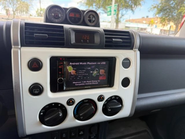 2008 Toyota FJ Cruiser - Image 14 of 20