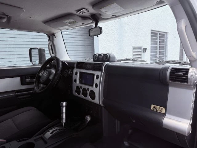 2008 Toyota FJ Cruiser - Image 13 of 20
