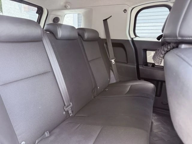 2008 Toyota FJ Cruiser - Image 11 of 20