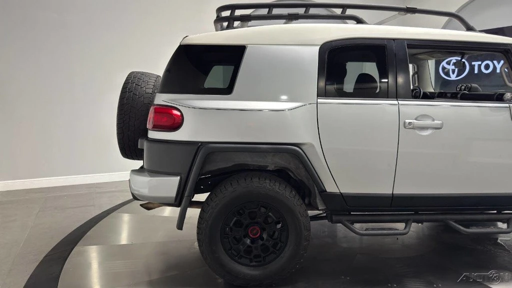 2008 Toyota FJ Cruiser - Image 23 of 24