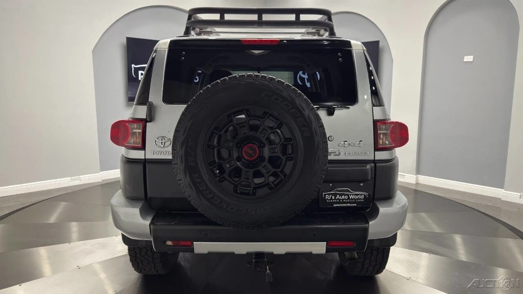 2008 Toyota FJ Cruiser - Image 16 of 24
